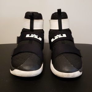 Nike LeBron Soldier X Blk/Wht Mens Sz 14